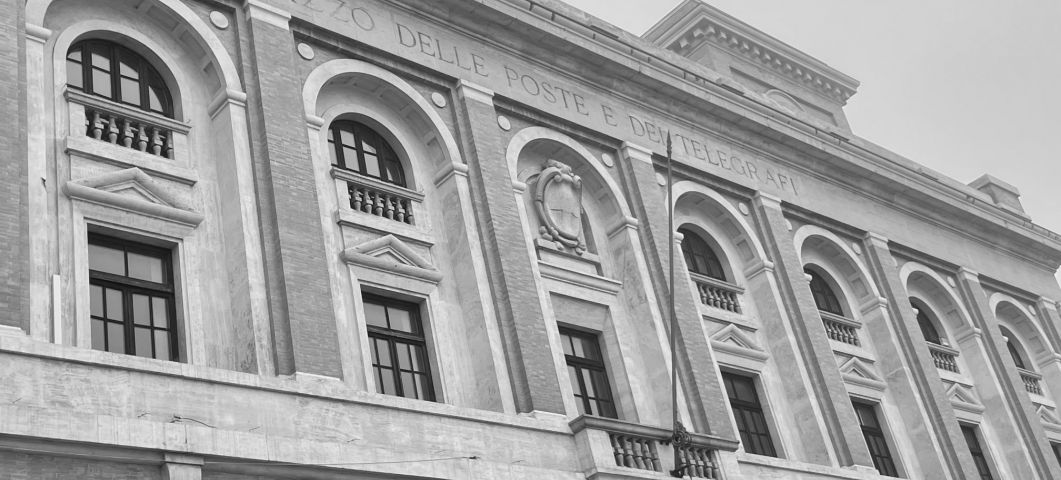 Palazzo delle Poste e dei Telegrafi, dettaglio della facciata