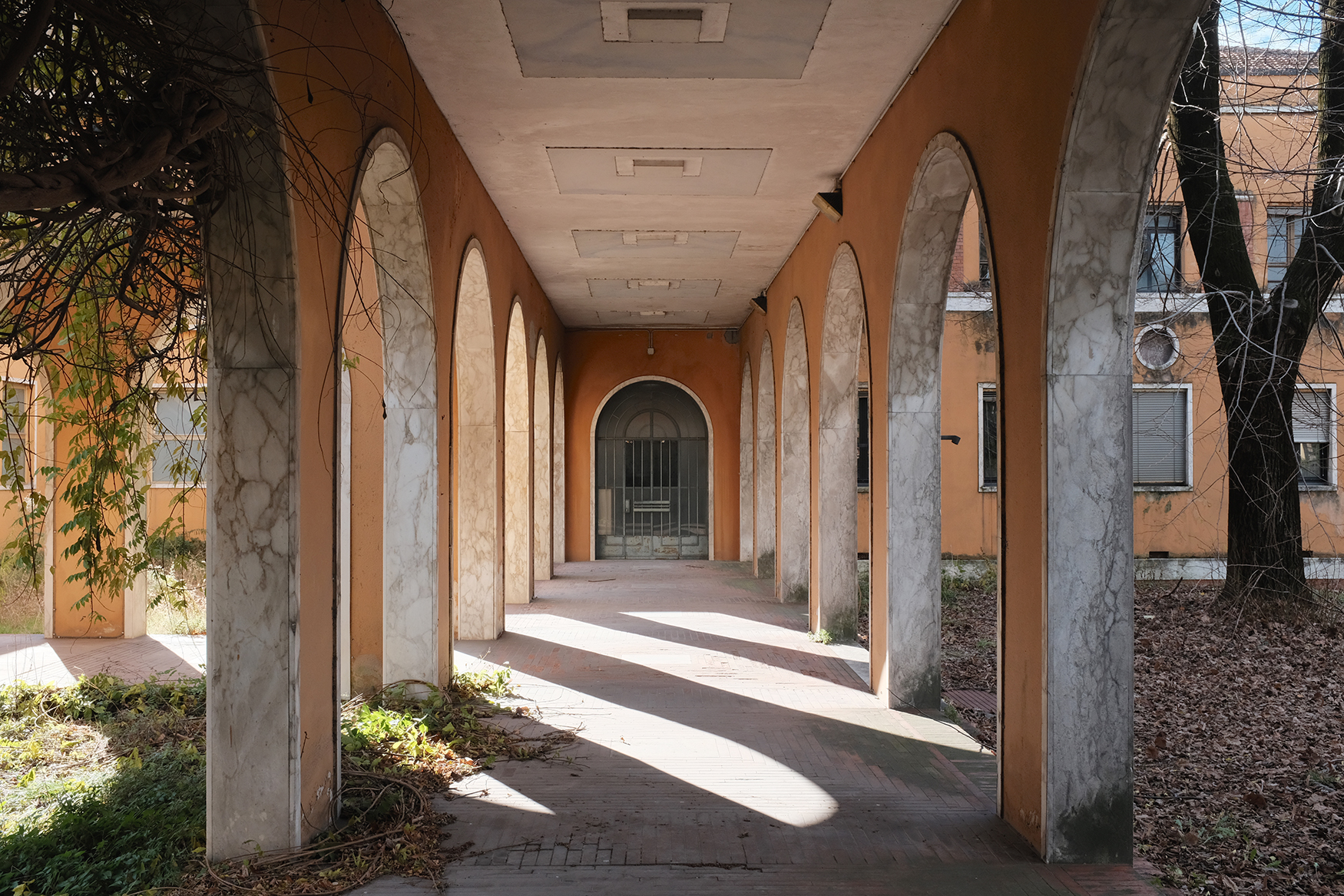 Asilo Santarelli, il portico