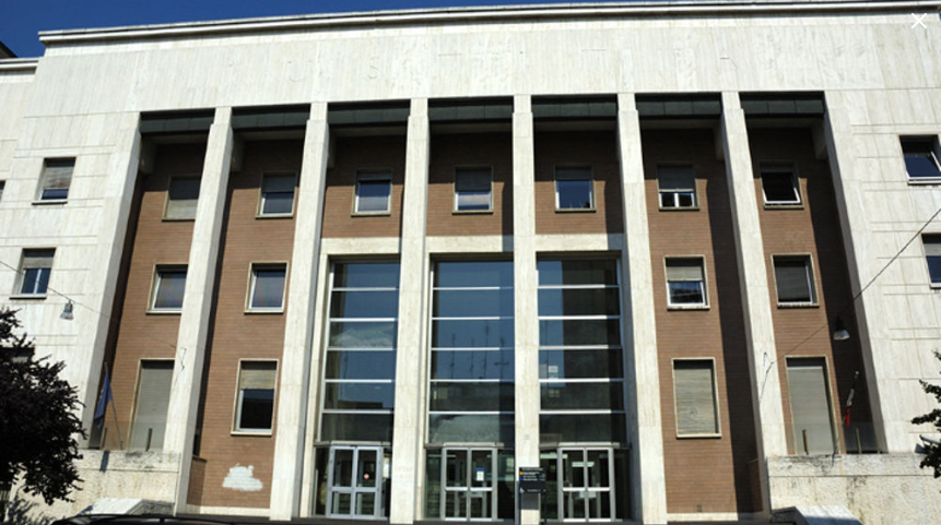 Palazzo di Giustizia, ingresso