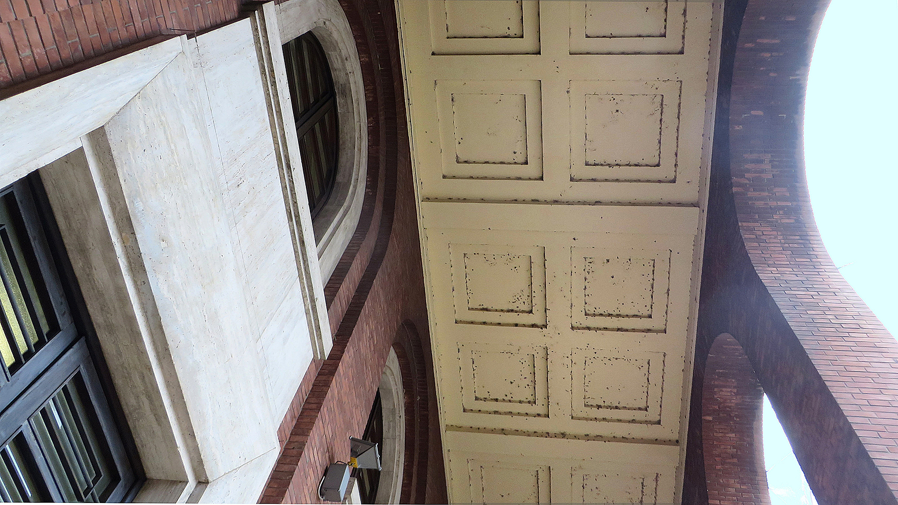 Scuola Agraria Sperimentale, il soffitto del porticato