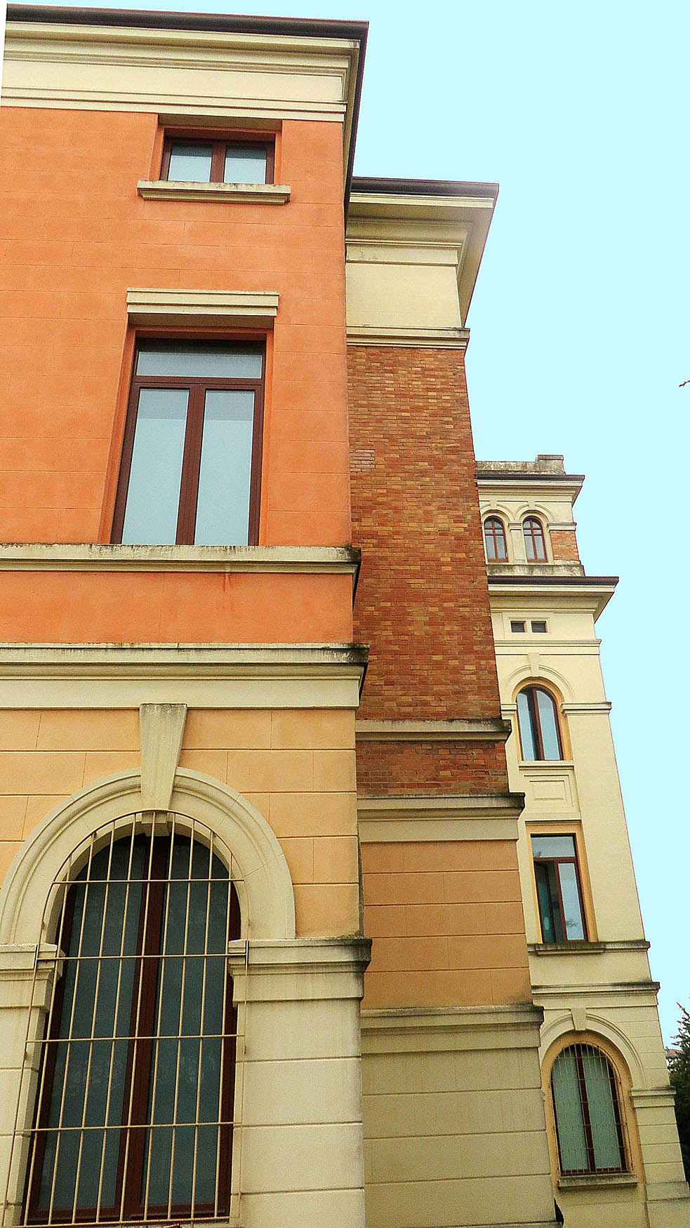 Orfanotrofio, soluzione d'angolo