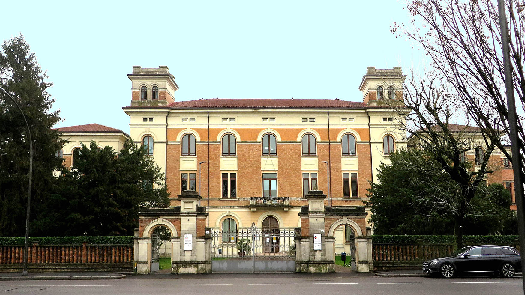 Orfanotrofio, veduta della facciata