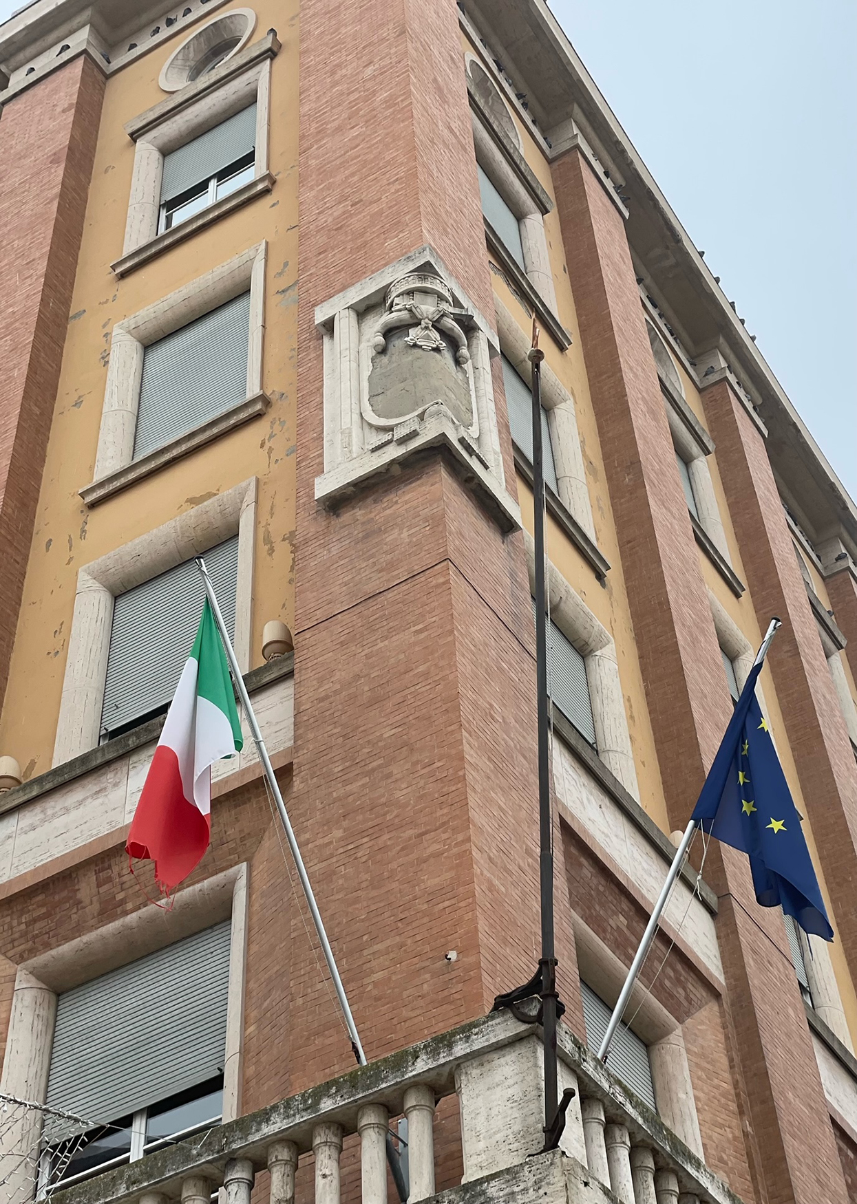 Palazzo degli Uffici Statali, soluzione d'angolo