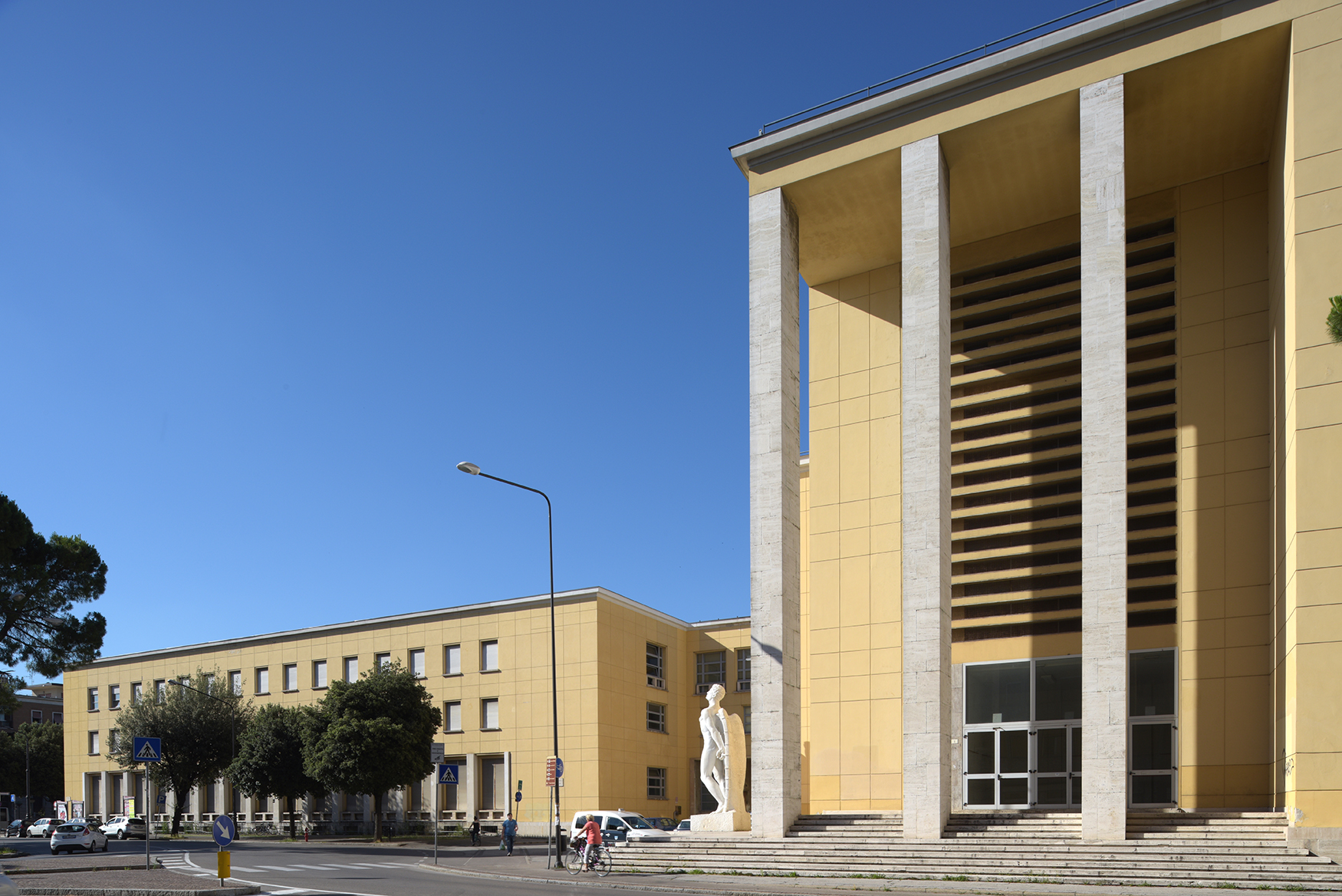 Collegio Aeronautico, uno degli ingressi principali