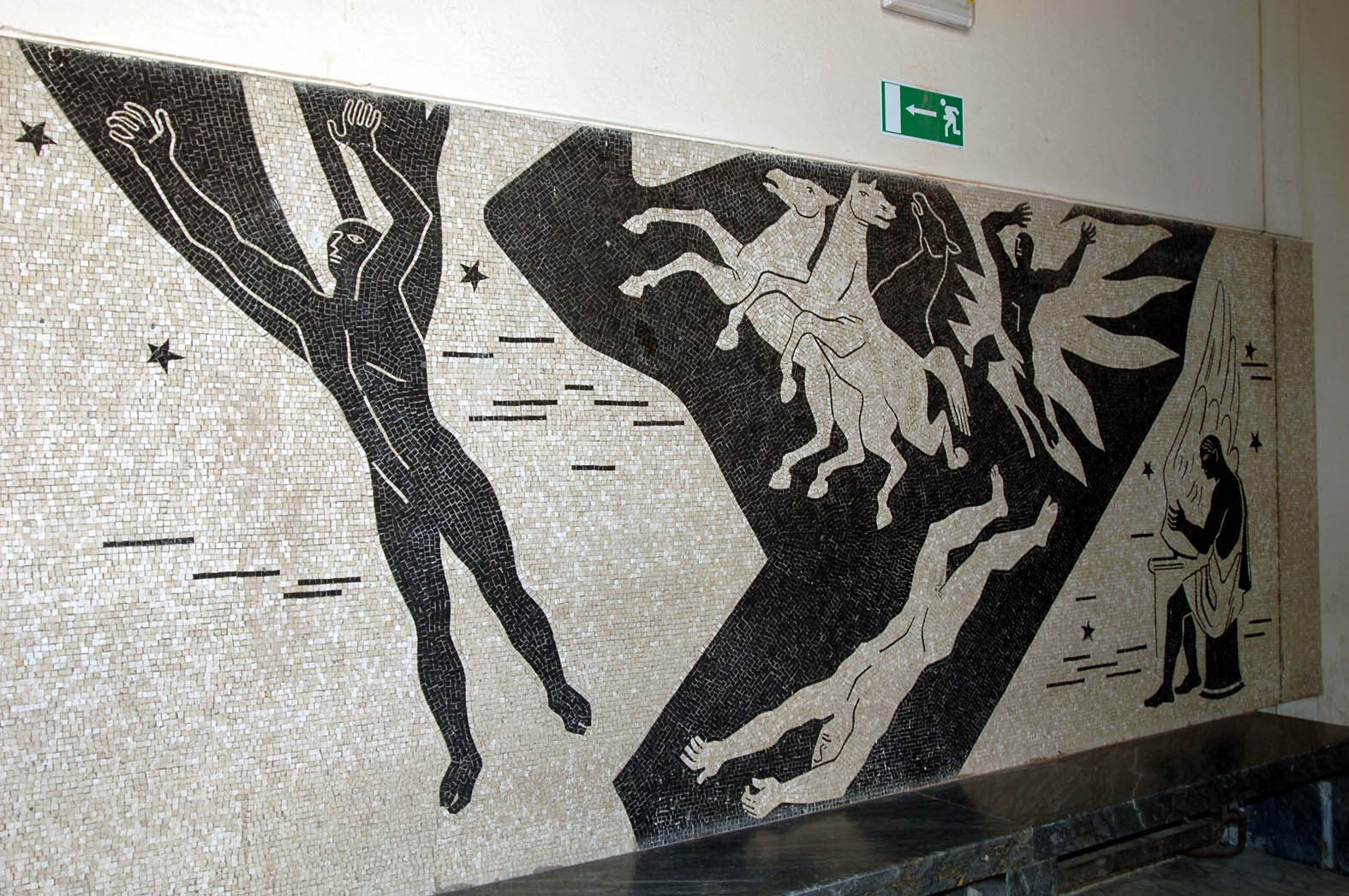 Collegio Aeronautico, uno dei mosaici dicromi