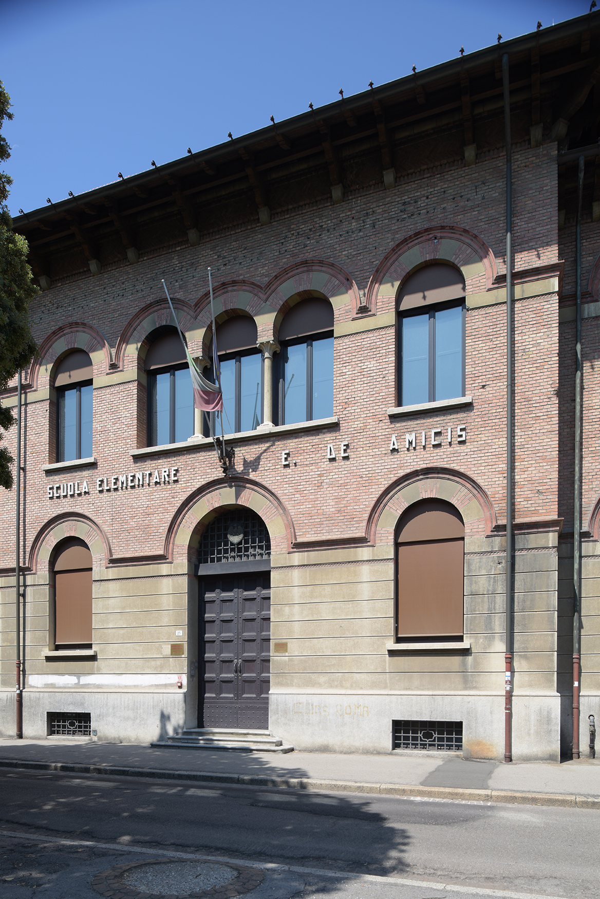 Scuola Rosa Maltoni Mussolini, ingresso